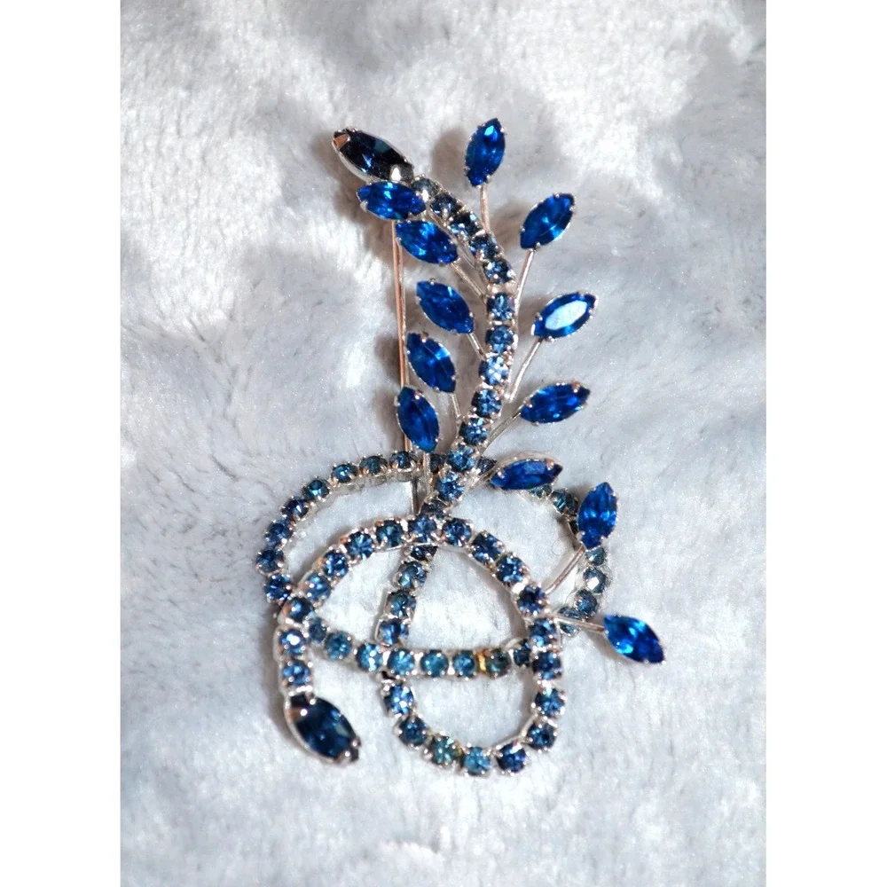 Vintage Silver Tone Floral Brooch / Pin with Blue Rhinestones 3